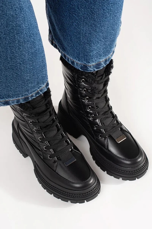 Zwarte snowboots met platform.