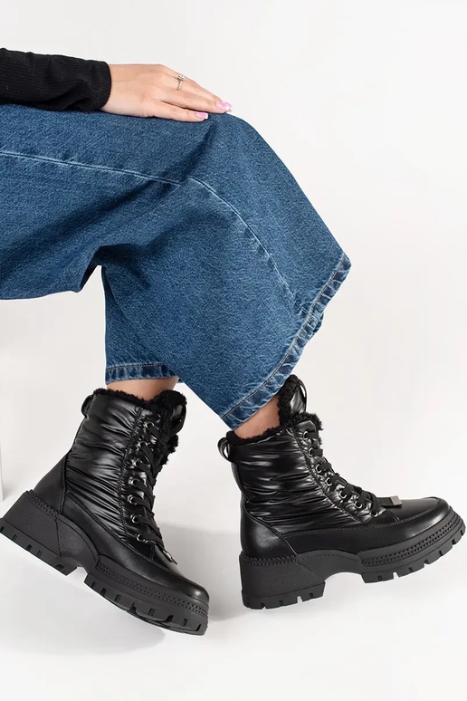 Zwarte snowboots met platform.