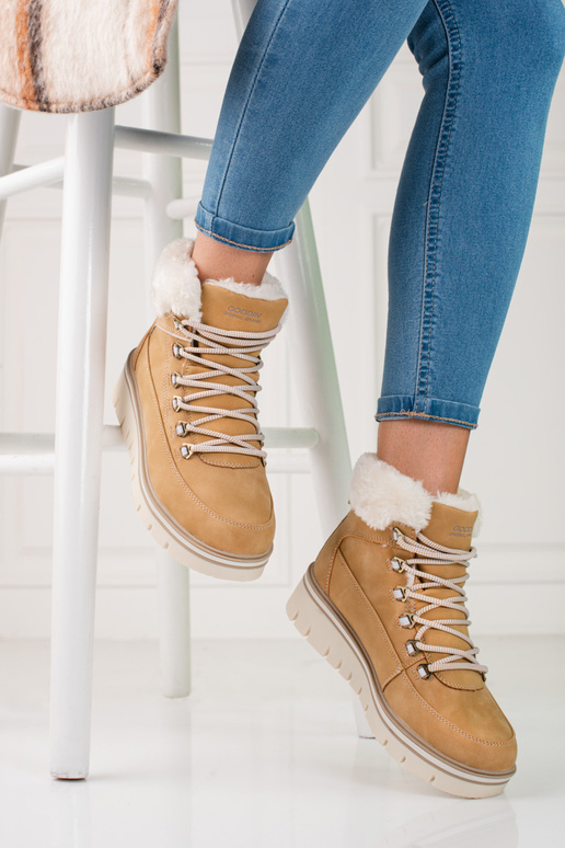 Bruine laarzen met platform. Bruine laarzen met platform.