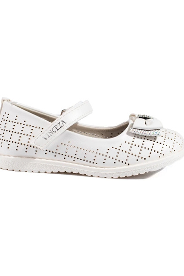 met opengewerkte elementen...