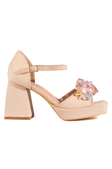 beige sandalen met hak...
