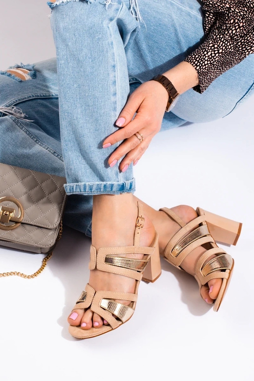Sandaal op de hak beige kleur - Vineza