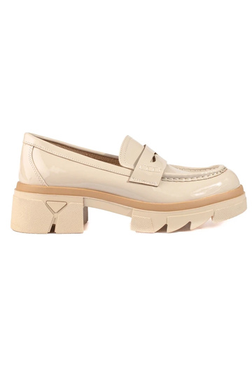 beige Mocassins met...