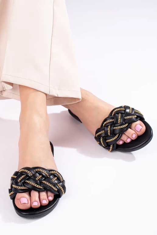 Zwarte pantoffels in elegante stijl... Zwarte pantoffels in elegante stijl...