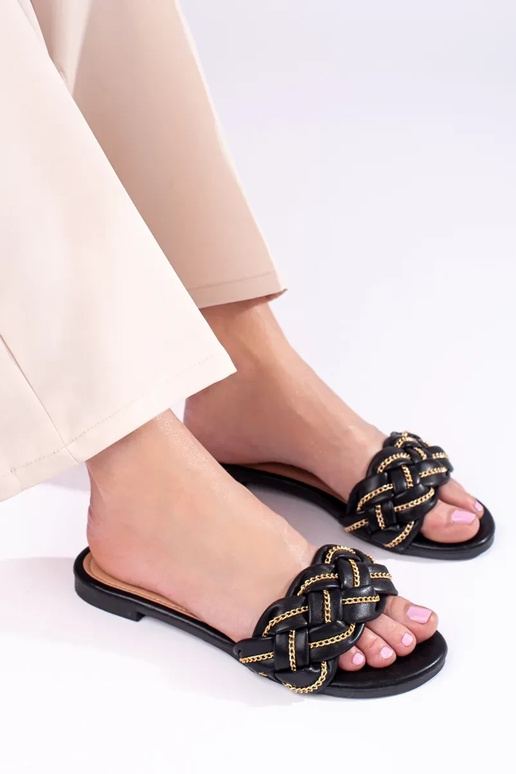 Zwarte pantoffels in elegante stijl... Zwarte pantoffels in elegante stijl...