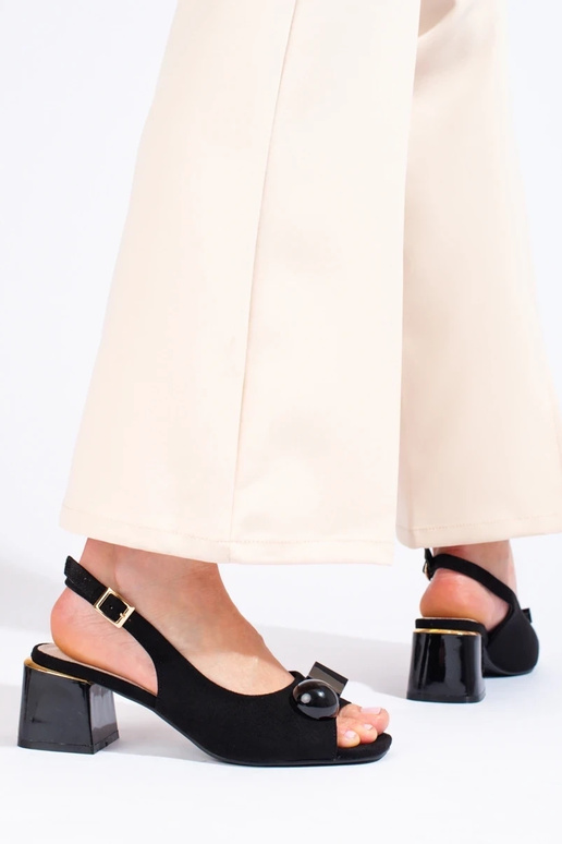 Zwarte suède sandalen met lage hak...