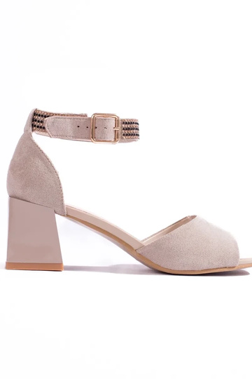 beige sandalen met lage hak...