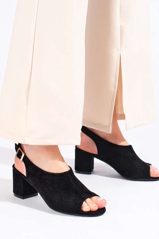 Sandalen met opengewerkte elementen...