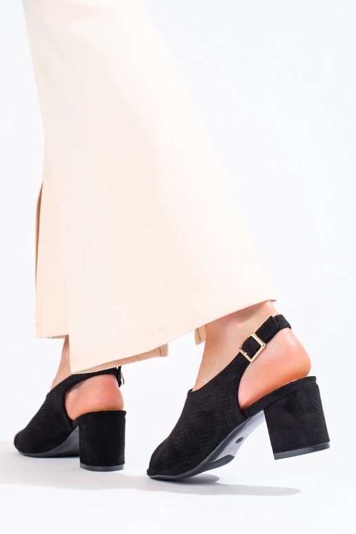 Sandalen met opengewerkte elementen...