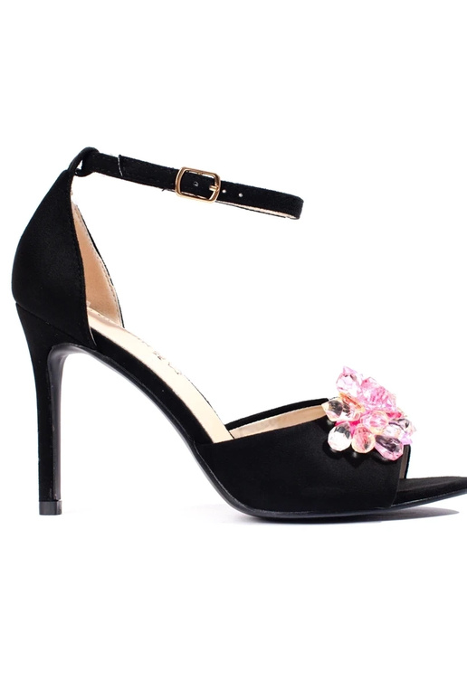 zwarte sandalen met een hoge hak... zwarte sandalen met een hoge hak...