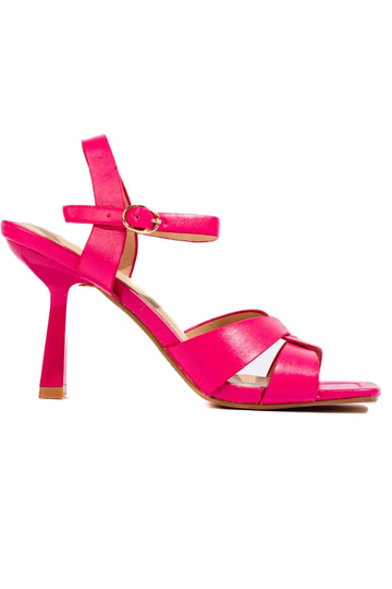 Felroze sandalen met hak...