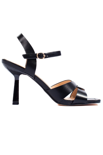 zwarte hakken sandalen...