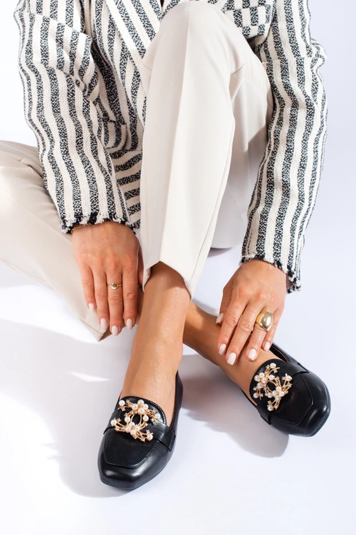 zwarte mocassins met gouden details... zwarte mocassins met gouden details...