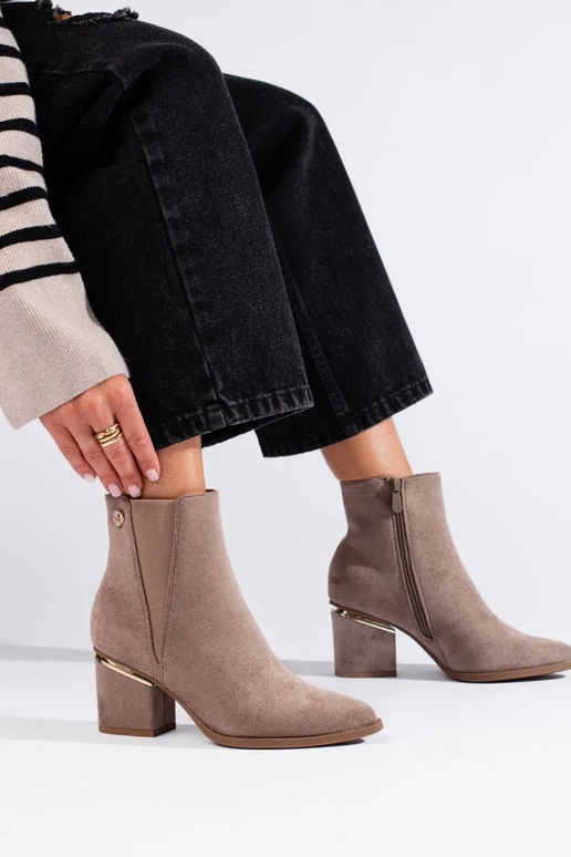 gemaakt van suède damesschoenen... gemaakt van suède damesschoenen...