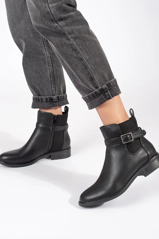 Klassiek model zwarte damesschoenen Klassiek model zwarte damesschoenen