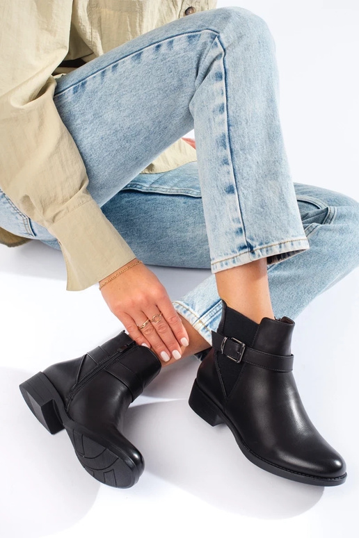 Zwarte damesschoenen met elastische... Zwarte damesschoenen met elastische...