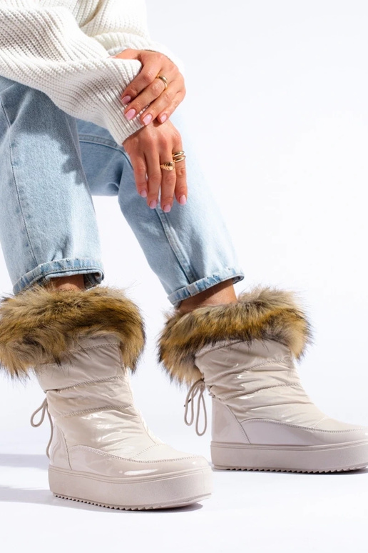 Crèmekleurige damessnowboots met bont Crèmekleurige damessnowboots met bont