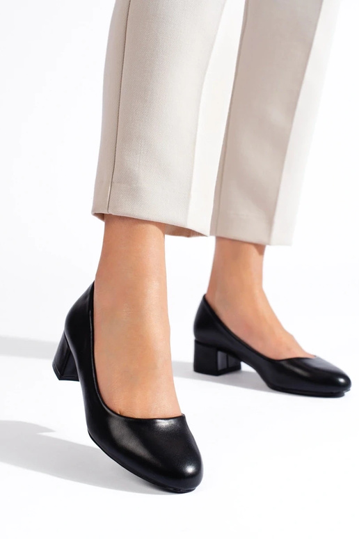 Zwarte schoenen met hoge hakken