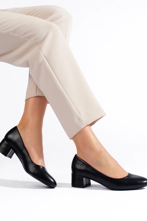 Zwarte schoenen met hoge hakken