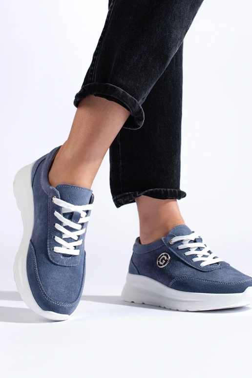 blauwe sportschoenen