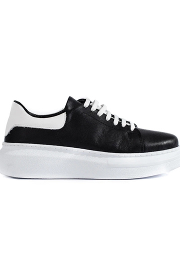 zwarte sportschoenen...