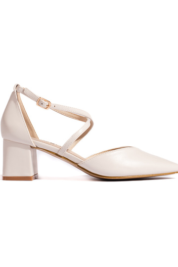 ivoorkleurige sandalen