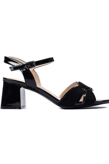 Sandalen met lakeffect in...