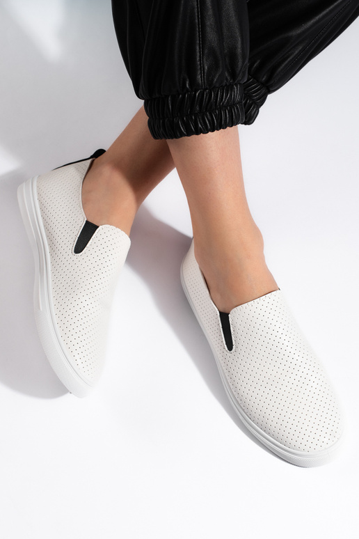 met opengewerkte elementen,... met opengewerkte elementen,...