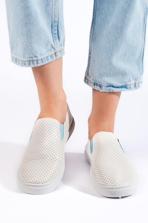 met opengewerkte elementen slip-on... met opengewerkte elementen slip-on...