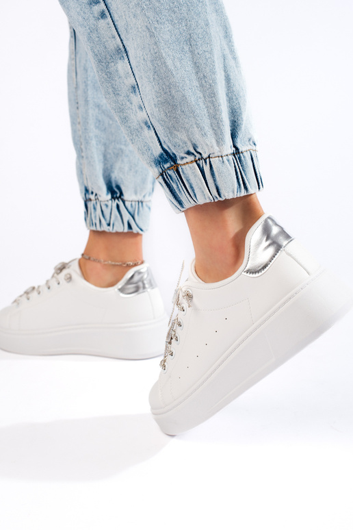 Witte sneakers met vlinders