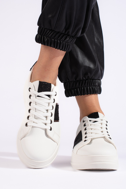 witte sneakers model schoenen