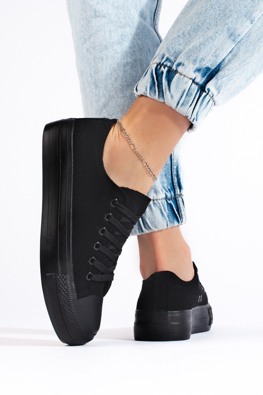 Zwarte klassiek model damessneaker... Zwarte klassiek model damessneaker...