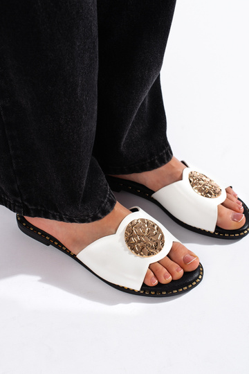 Witte pantoffels in... 2