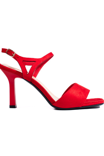 rode sandalen met dun hakje...
