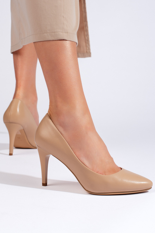 beige hoge hakken met dunne hak van... beige hoge hakken met dunne hak van...