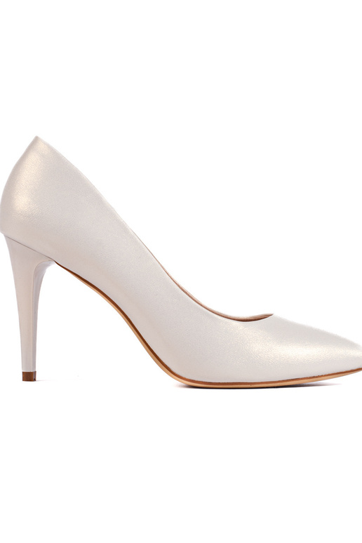 witte parel hoge hakken met een dunne...