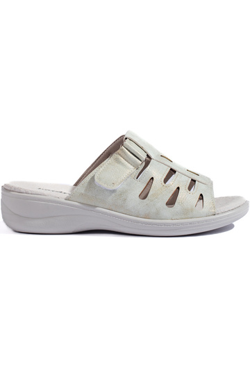 De pantoffels zijn grijs...