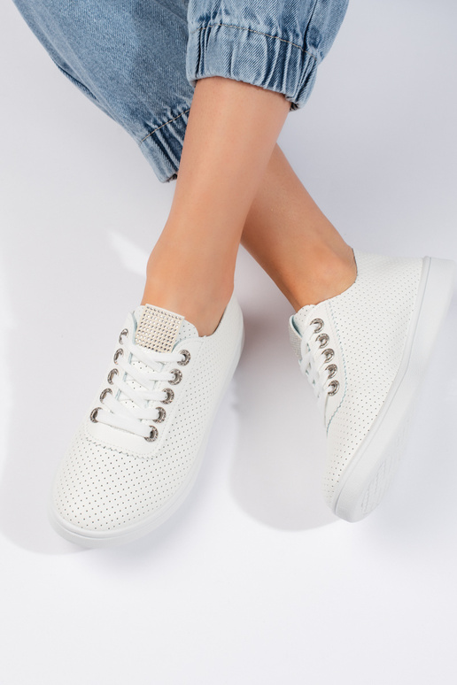 met opengewerkte elementen, witte... met opengewerkte elementen, witte...