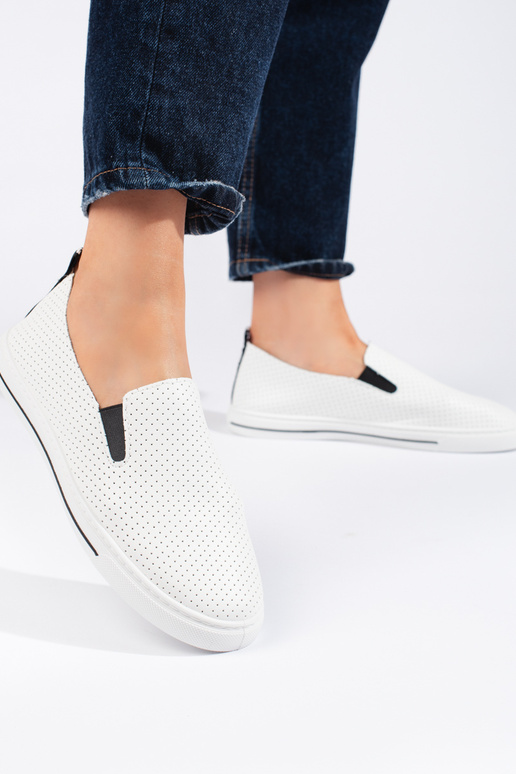 met opengewerkte elementen...