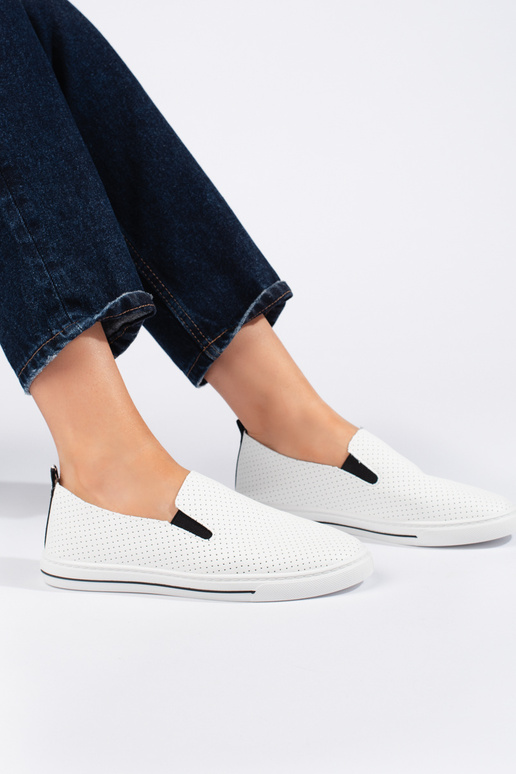 met opengewerkte elementen...