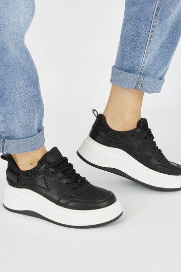Zwarte damessneakers model... 2