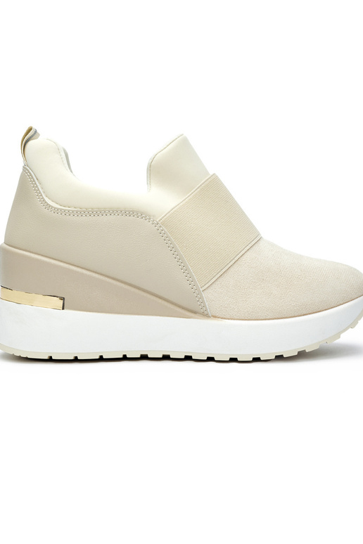 ivoorkleurige Sneakers model schoenen... ivoorkleurige Sneakers model schoenen...