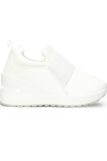 witte Sneakers model...