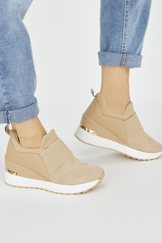 Bruine suède sneakers model schoenen... Bruine suède sneakers model schoenen...