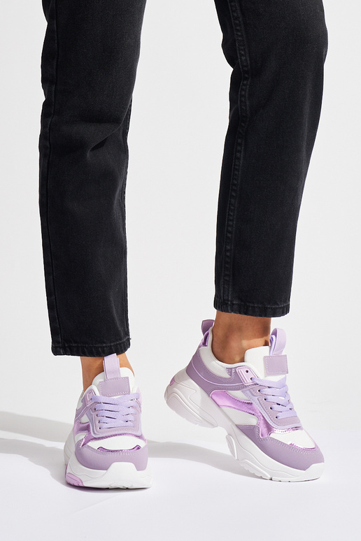 Paarse sportschoenen voor dames op... Paarse sportschoenen voor dames op...