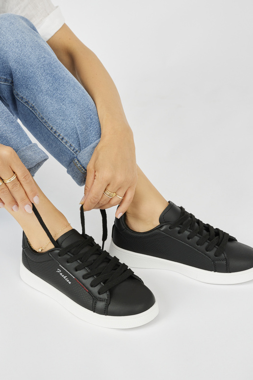 zwarte klassieke sportschoenen