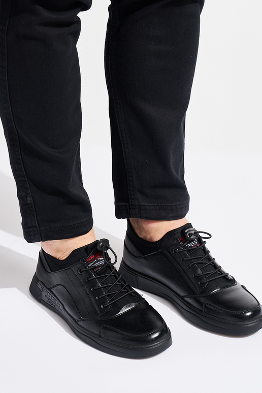 zwarte kleur herensportschoenen...