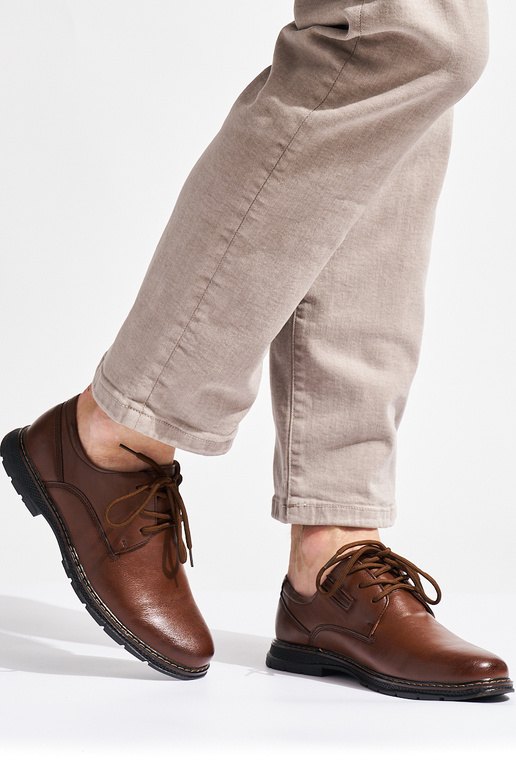 herenschoenen zijn vastgebonden