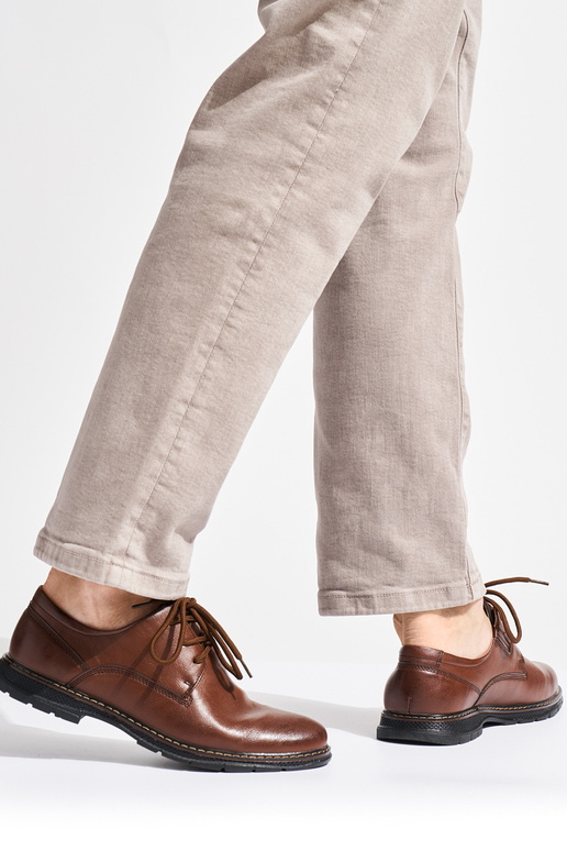 herenschoenen zijn vastgebonden