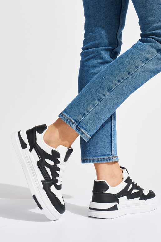 Wit-zwart Sneakers model schoenen met... Wit-zwart Sneakers model schoenen met...